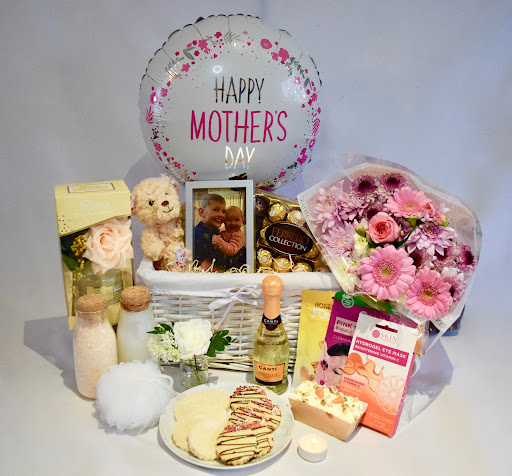 Four Seasons Hampers & Bakes - Thumbnail