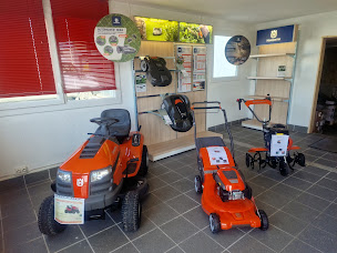 Photo n°29 de SARL ADMP Concessionnaire HUSQVARNA à St Privat en Périgord (Magasin de matériel de motoculture)