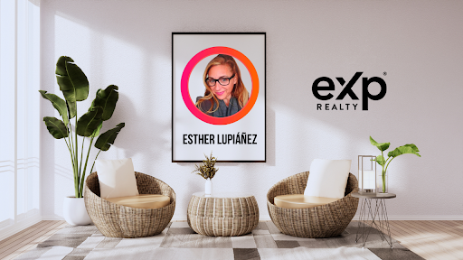 Esther Lupiáñez - Inmobiliaria Adra