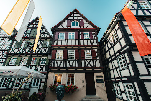 Gottlieb-Daimler-Geburtshaus - Urvater von Mercedes-Benz Logo