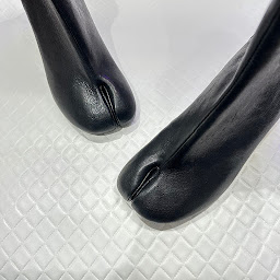 Photo n°22 de Atelier Bourgogne - Cordonnerie traditionnelle- Reproduction de clés à Paris (Magasin de chaussures)