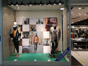 Photo n°22 de Jules Caen- Côté de Nacrdec- Fermeture définitive à Caen (Magasin de smokings)