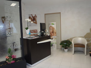 Photo n°1 de HAGIEL Coiffure & Esthétique à Tracy-le-Mont (Salon de manucure)