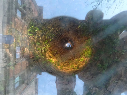 Brunnen vor altem Kaffee Kaiser