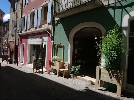 Photo de Poterie des Riailles - Stages Raku à Lagorce (33230)
