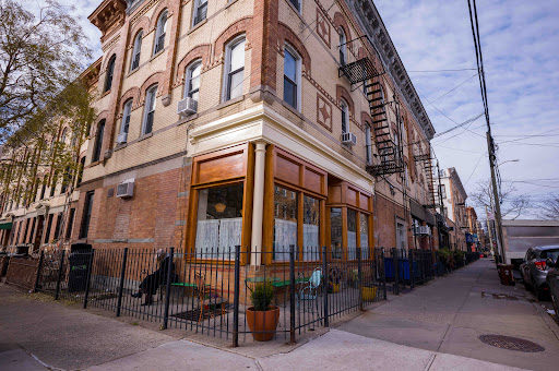 Bakeri Queens Gallery - United States