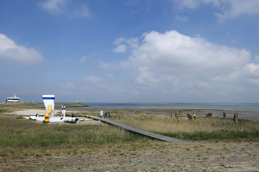 Speeltuin met glijbaan en klimmuur bij de Ankie Westbeer Pieter Pier