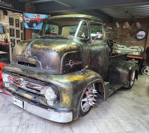 EFFI MUNIZ CUSTOM TRUCKS - Thumbnail