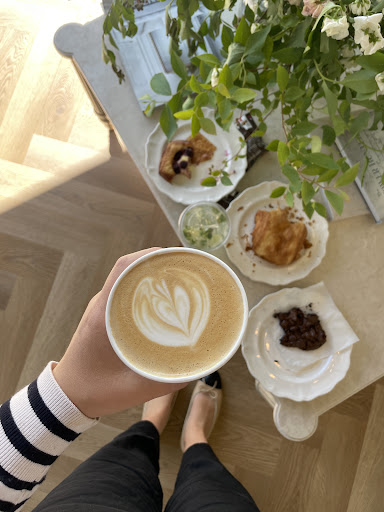 Cafe Le Fleurs - Visual
