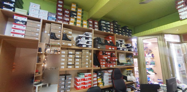 Shoe Boutique..........DASKALAKHS - Πέραμα