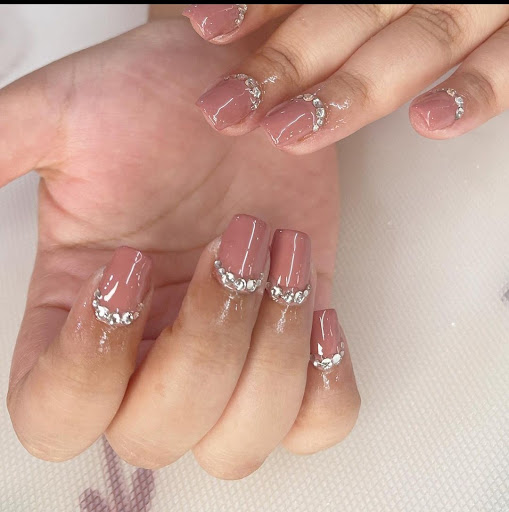 Permanent gel or acrylic nails extension post image