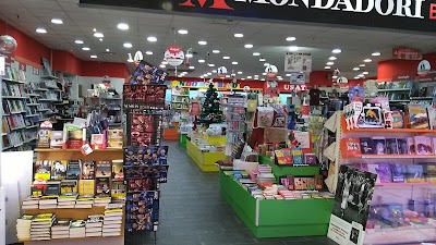 Mondadori Bookstore