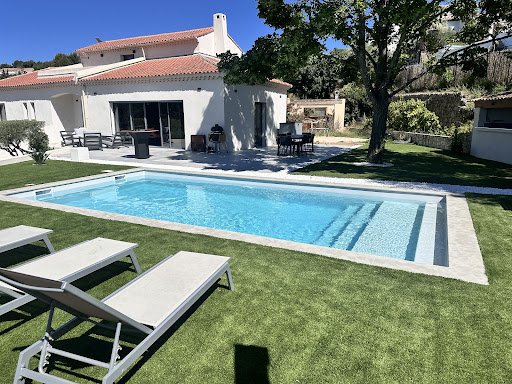 Photo de Piscine et Spa Les Eaux bleues Sarl - Neptune Piscines - Spa Vendom