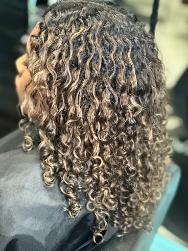 Renu Salon - Thumbnail