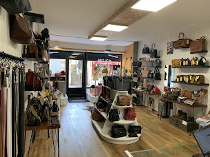 Photo n°14 de Malena Maroquinerie & Accessoires à Sainte-Foy-la-Grande (Magasin de chaussures)