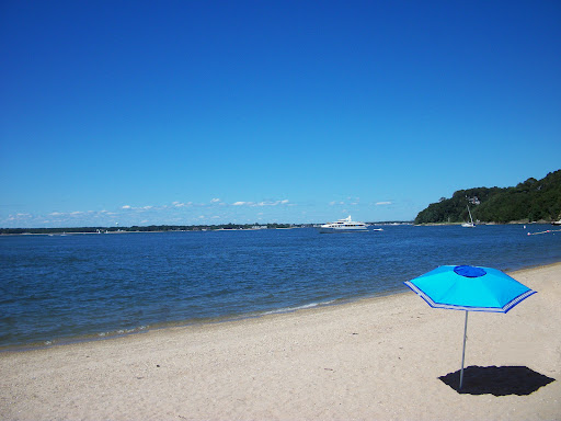 Daniel Gale Sotheby’s International Realty - Shelter Island, NY - Thumbnail