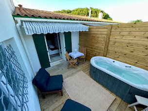 Photo n°1 de La Parenthaise - Chambres de charmes & Love Room sur l'Île de Ré à Le Bois-Plage-en-Ré (Appartement de vacances)