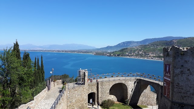 Angioino Aragonese Castle