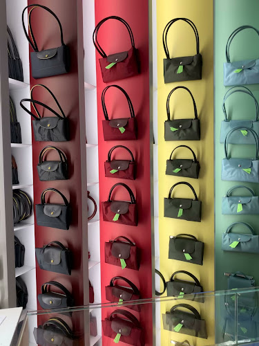 Opinii despre Longchamp în Les Champs-Élysées - Magasin