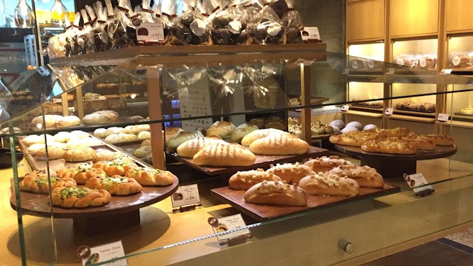 Francis Artisan Bakery, Author: Rusdi Hen