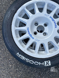 Photo n°1 de HOOSIER KDM FRANCE - Vente de pneus de compétition à Contes (Magasin d'accessoires automobiles)