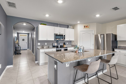Carla Robles, WATSON REALTY CORP - Thumbnail