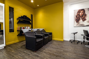 Photo n°12 de Max Théo à Changé (Salon de coiffure)