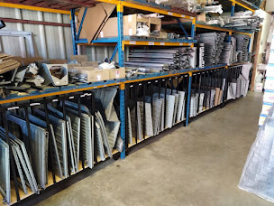 Photo n°2 de AQUITAINE 2CV MEHARI à Cadaujac (Magasin de pièces automobiles)