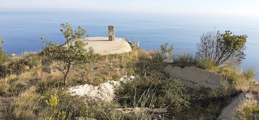 Pozzo torre binata cannone 381, con bunker annessi.