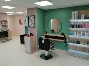 Photo n°3 de Salon Linnéa à Branges (Salon de coiffure)