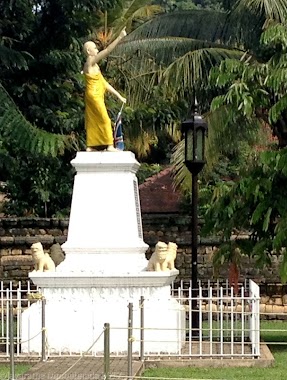 Sumangala Himi Memorial, Author: Jayaratne Dimbulmada