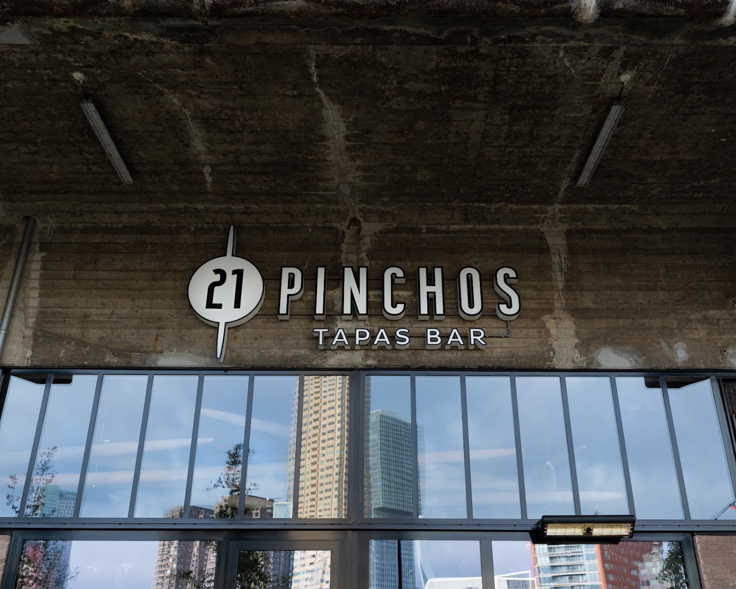 21 Pinchos Fenix I — photo 3