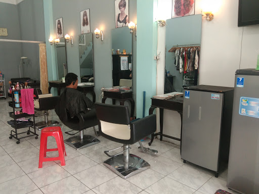 Leo Salon