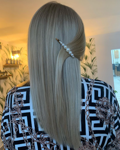 M&R PRACOWNIA FRYZJERSKA