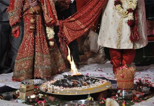सनातनधर्म में अग्नि के ही सात फेरे क्यों लिए जाते हैं ?  post image