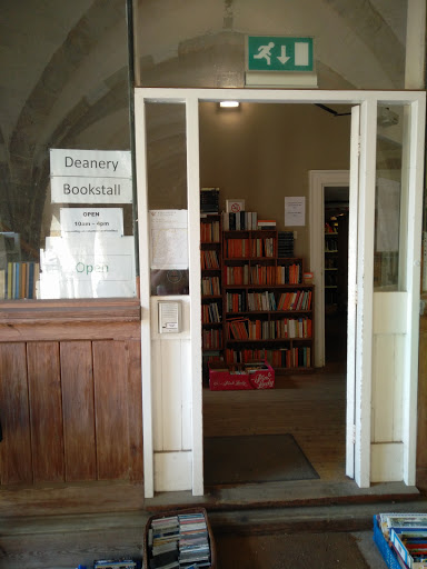 The Deanery Bookstall of Winchester Cathedral Logo