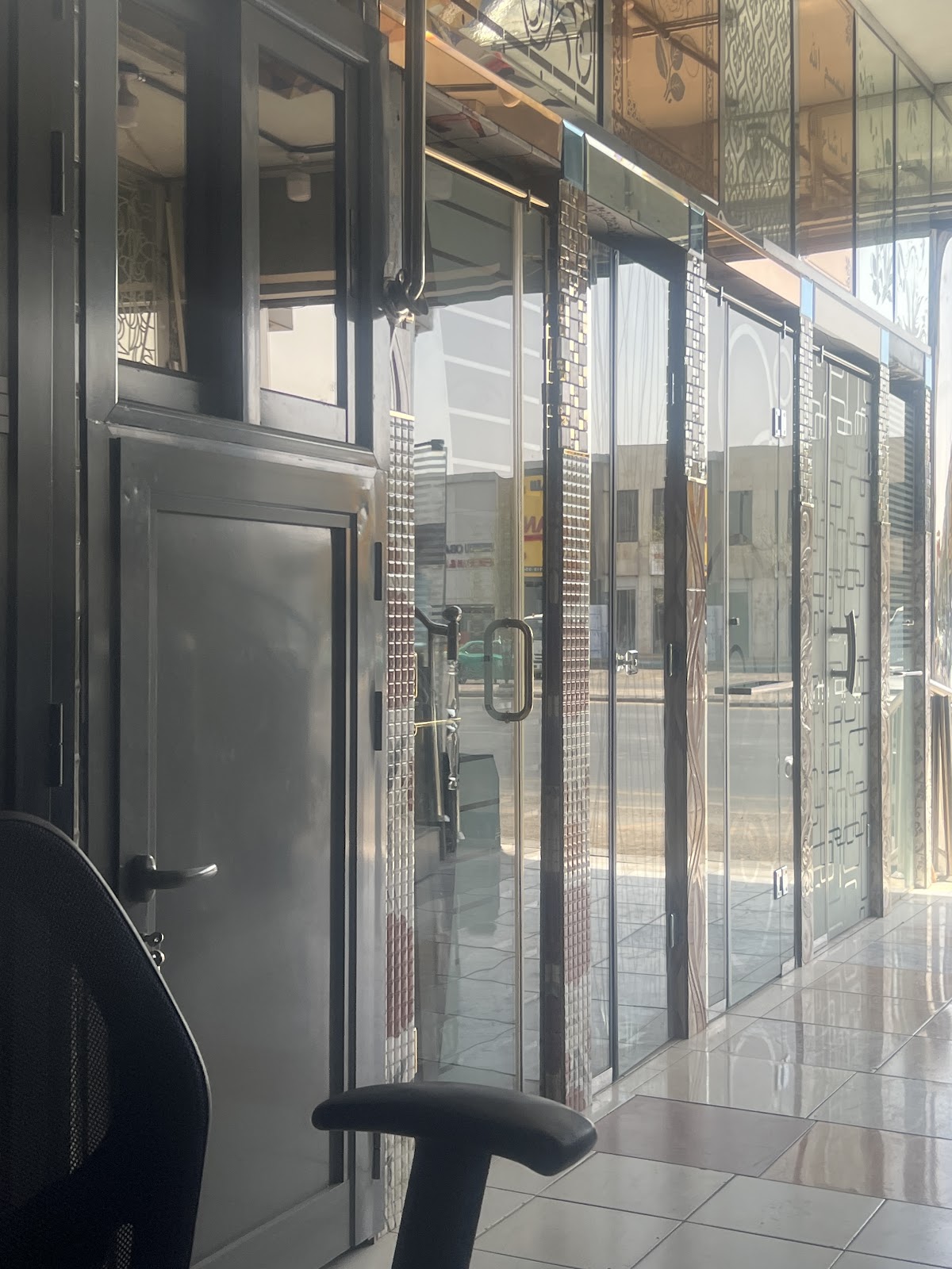 مؤسسة زاوية الخليج للزجاج