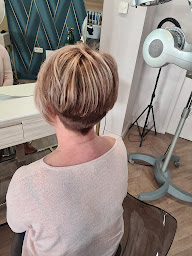 Photo n°27 de VIVA LA VIE BY BENJAMIN - COIFFEUR EXPERT COLORISTE à Saint-André-de-Cubzac (Salon de coiffure)