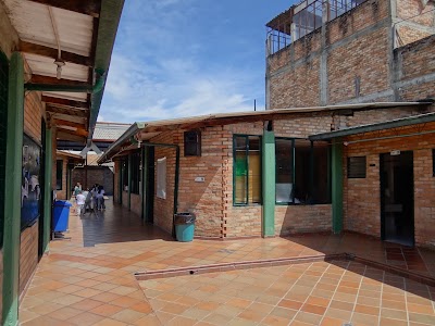Photos of Colegio Guillermo Le&oacute;n Valencia