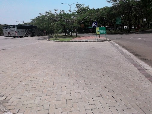 Parkir Bus Area, Author: anis hanafia