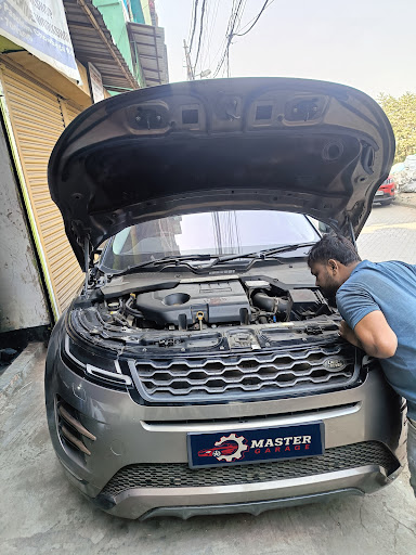 Service your Range Rover in Kolkata. Almost half price in Master Garage Kolkata's best car Workshop