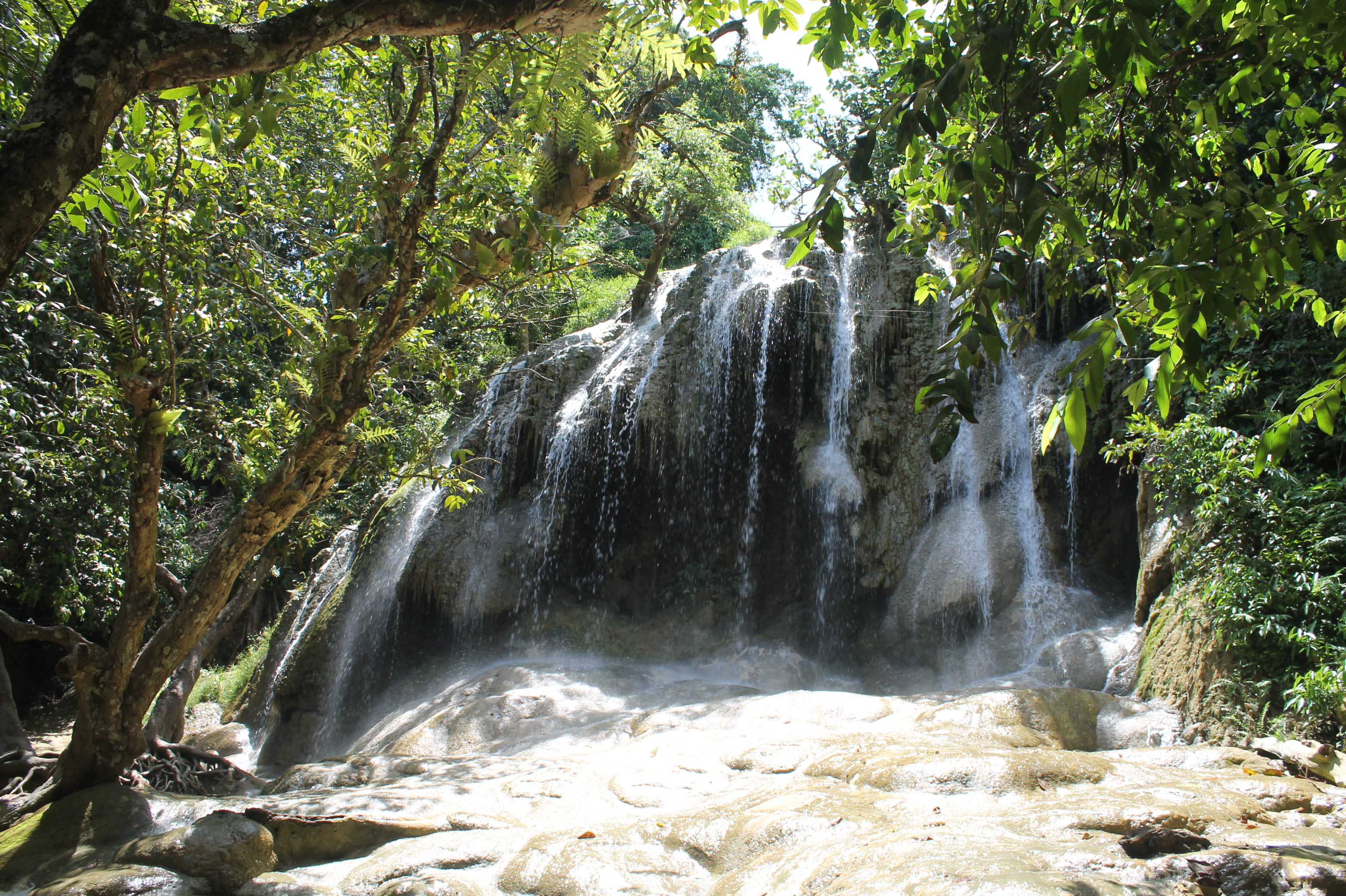 Air terjun dan Goa kecil di seputaran Pantai Pelang Trenggalek | Foto | Foto: Mauly Journey