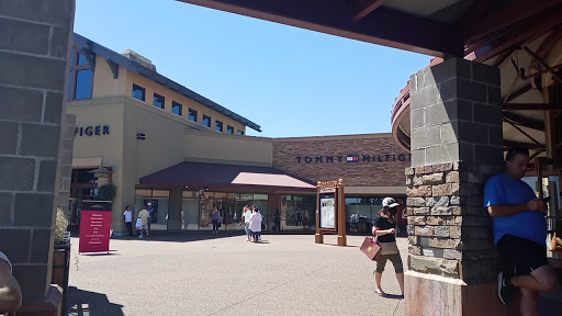 The North Face Woodburn Premium Outlets Logo