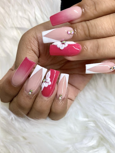 Modern Nails And Spa interior view