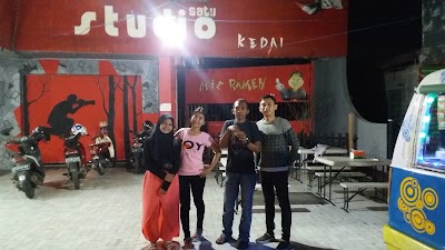 Photos of perum halal square