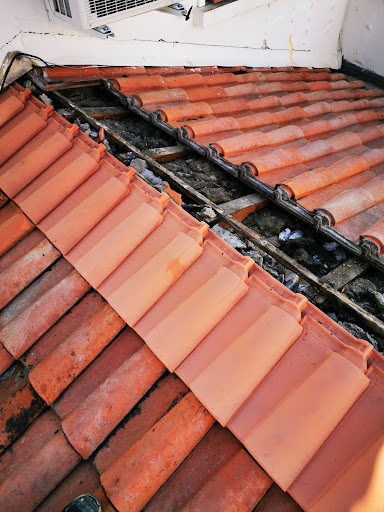 Photo de Kg renovation couvreur zingueur saint-médard-en-jalles | intervention d’urgence et recherche de fuite à Saint-Sauveur (33250)