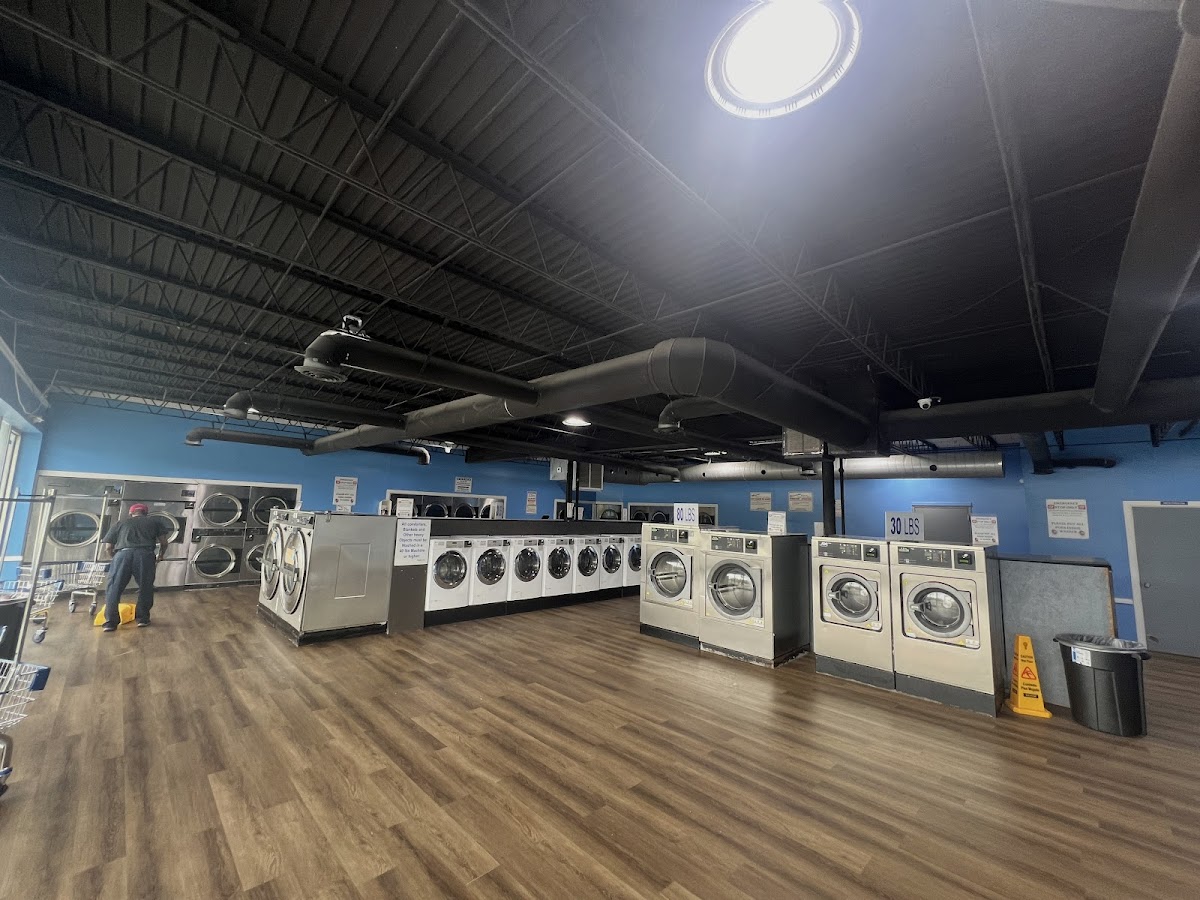 Wash & Go Laundry facility with washing machines in Birmingham