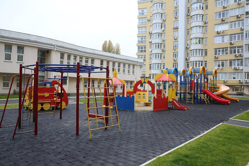 Дитячі атракціони у Веселих Сходинках