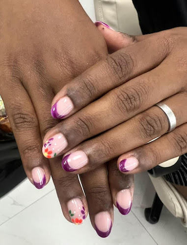 Elegant Nails And Wax By Cindy interior view