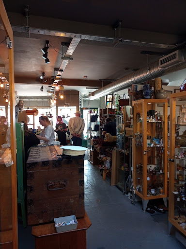Rossi's Attic - Visual